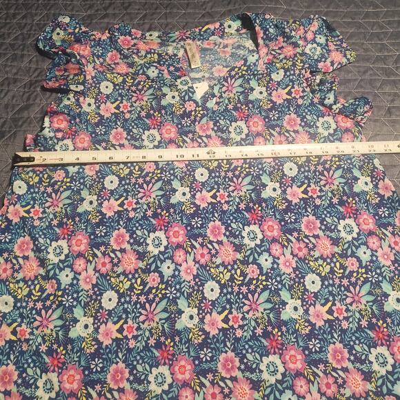 New Dear Scarlett 1X/2X (tight 2X) Lizzy Blue Floral Top Ruffle Flutter Sleeves - Picture 6 of 7